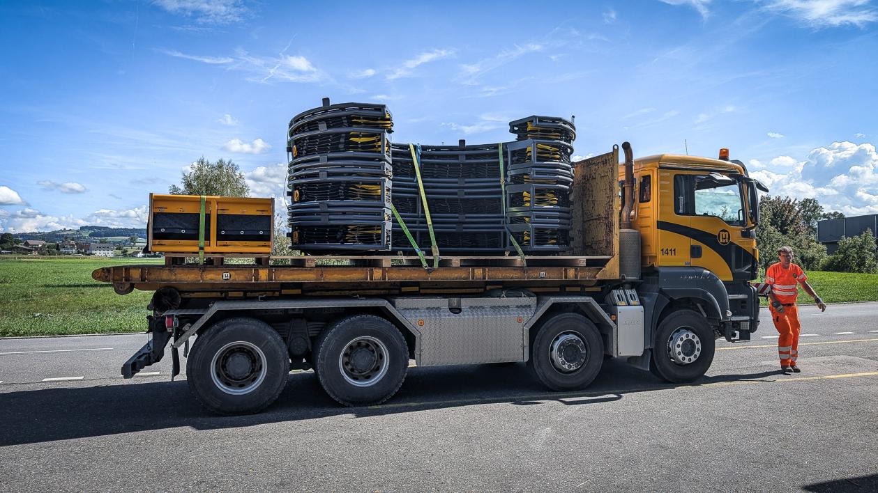 Der fertige Faltenbalg lässt sich prima mit einem LKW transportieren